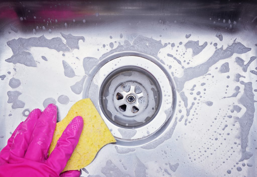 اشتباهات رایج در تمیز کردن سینک ظرفشویی